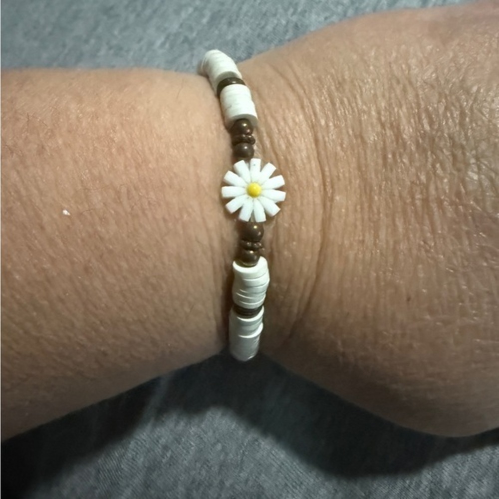 Daisy Charm Beaded Bracelet